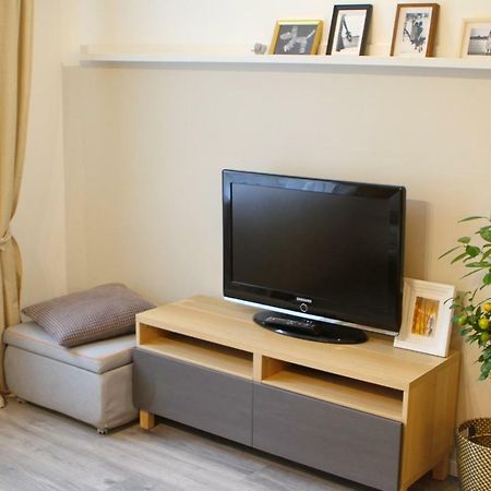New! Cozy Apartment With Free Guarded Parking Рига Экстерьер фото